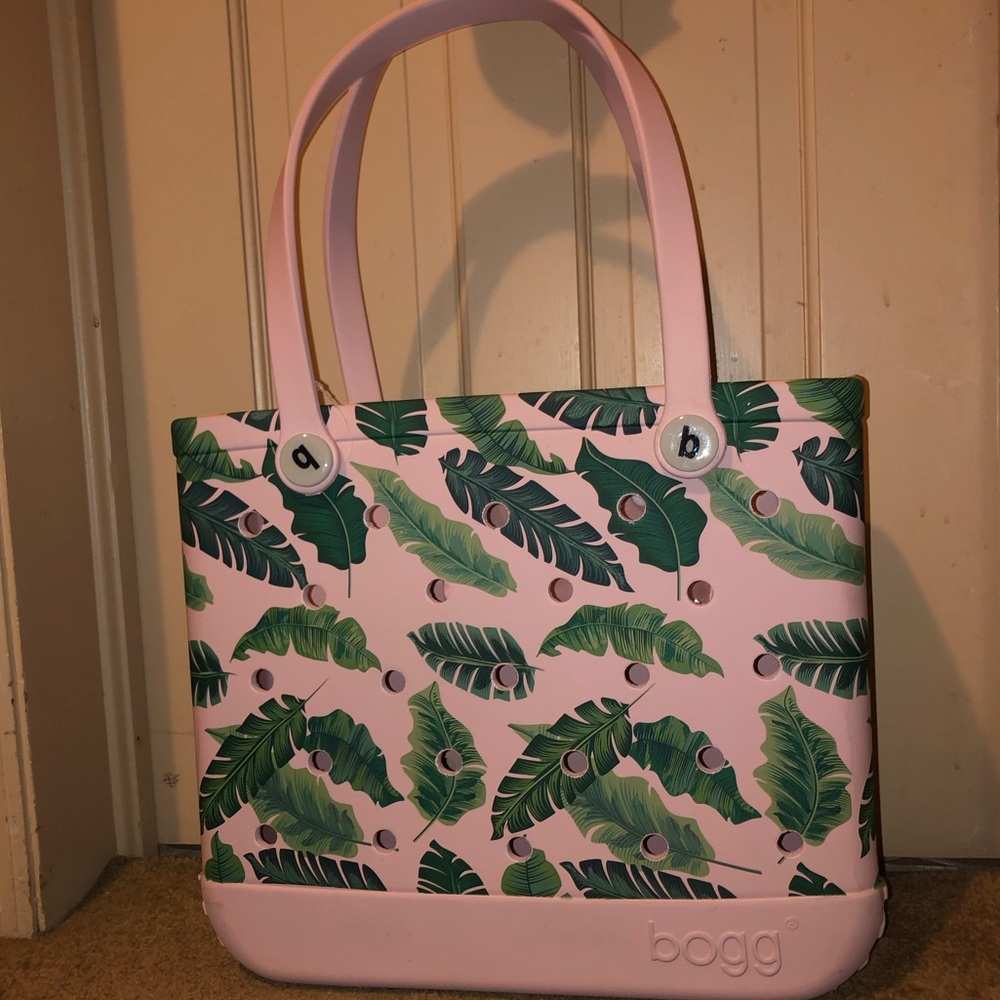 BARELY USED BOGG BAG. Sold out online-“Palmtastic” in small size